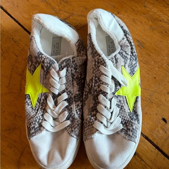 Steve Madden Reeves Python Sneaker - Picture 2 of 5